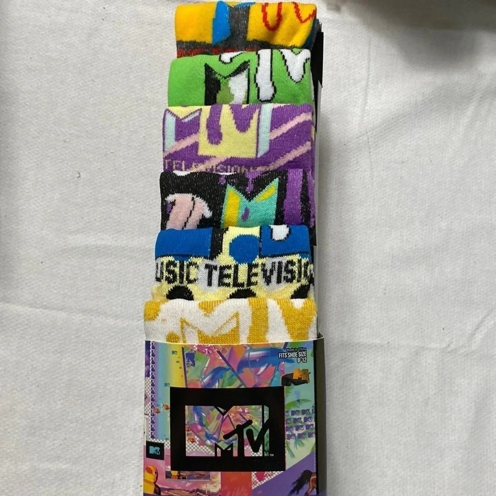 6 Pair Casual Crew MTV Socks shoe size 8-12 (BK)
